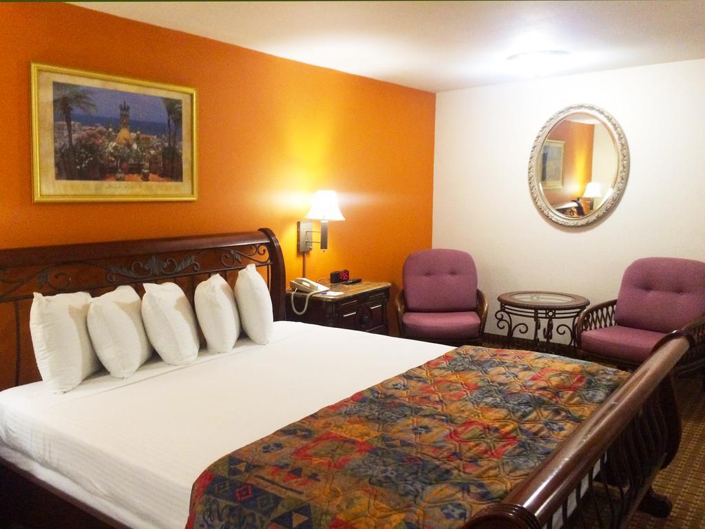סן דייגו Days Inn Harbor View חדר תמונה